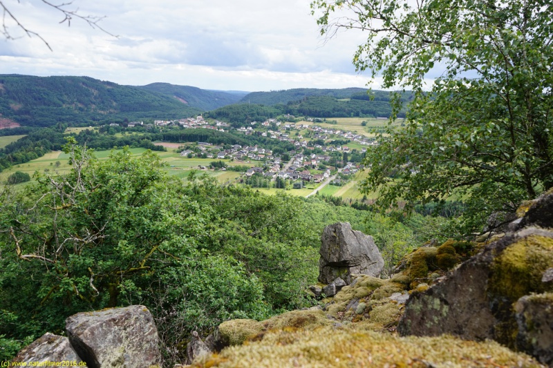 Blick auf Taben-Rodt von Felsenpfad "Maunertgrat"