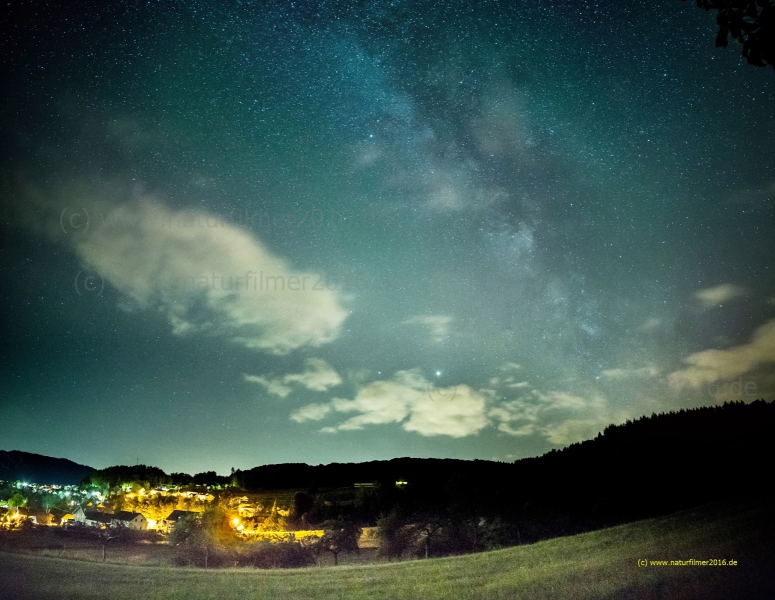 Nachhimmel mit Milchstrasse über Taben-Rodt am 25.7.2020 um 0:16 Uhr.